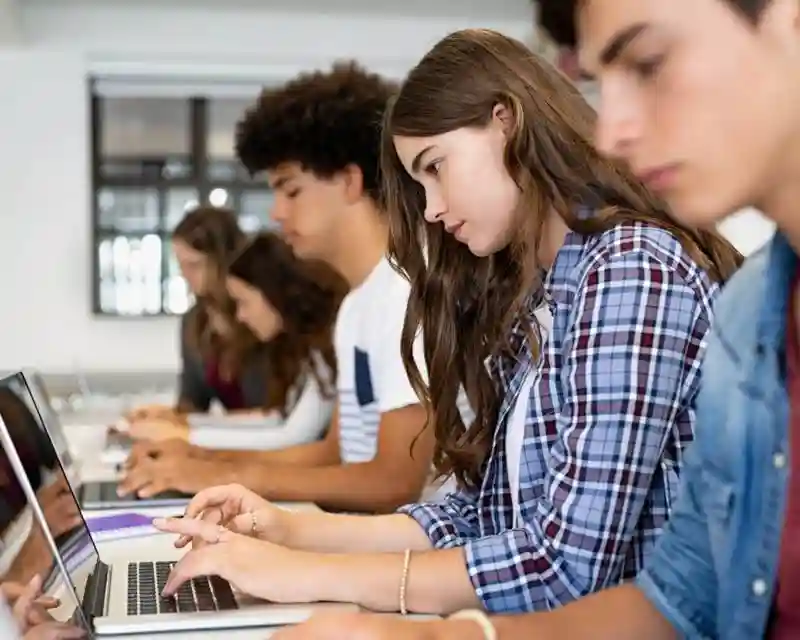 Main image for the article titled What is the Difference Between an Associate's and a Bachelor's Degree?