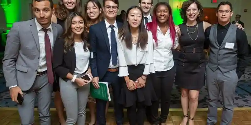 ماتيوس ميلو من البرازيل: يدرس إدارة الأعمال في كلية روكلاند المجتمعية في سوفيرن ، نيويورك