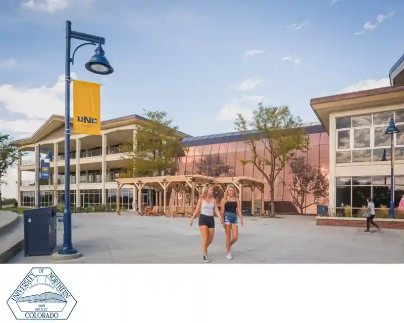 خريج جامعة الأمم المتحدة مايك وايمر في صناعة الطيران